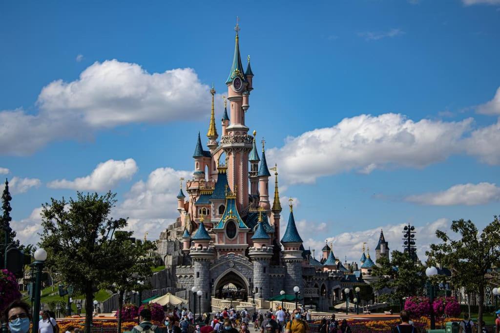 World Of Lovers *Paris*Disney* Биси Сен Жорж Екстериор снимка